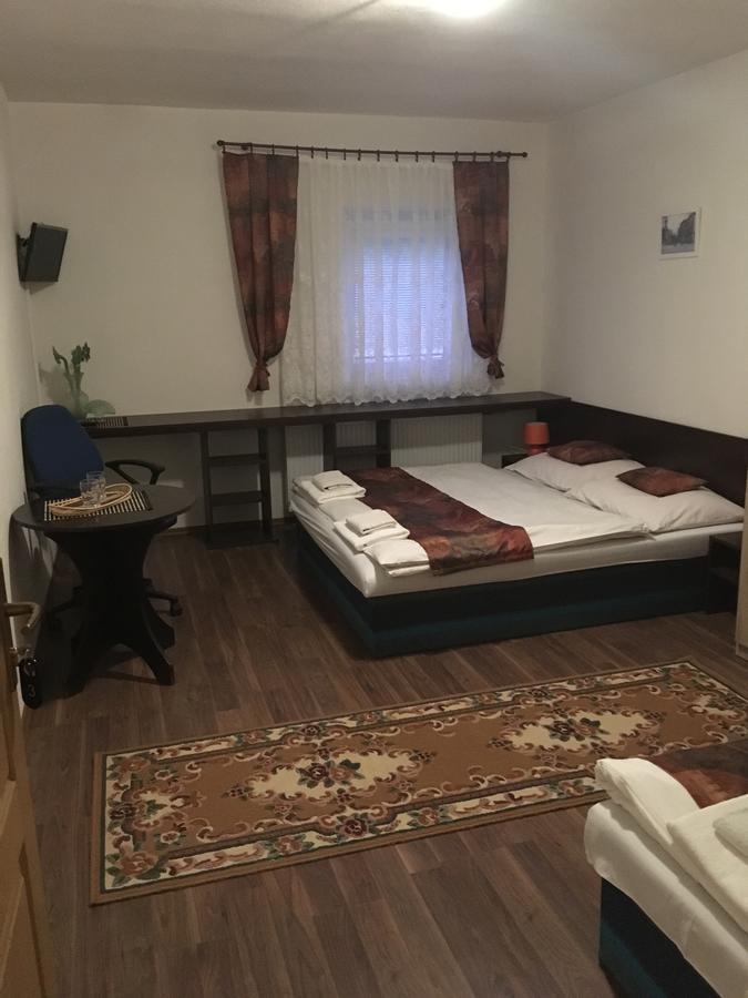 Harrys City Motel Komárno Eksteriør bilde